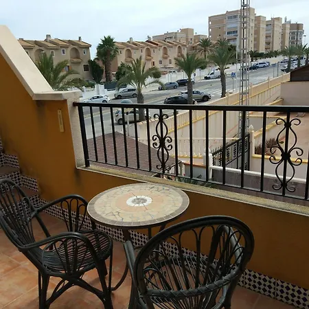 Con Piscina Y Gran Terraza En *